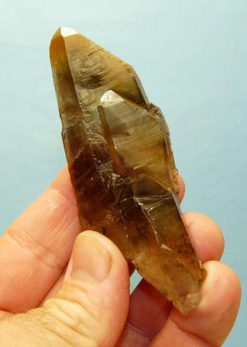 Smoky quartz
Blesberg, Northern Cape, SA.
93 x 32 x 23 mm (Author: Pierre Joubert)