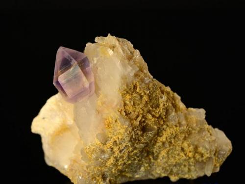 Quartz (variety amethyst)
Pakistan
55x45x25 (Author: Walker)