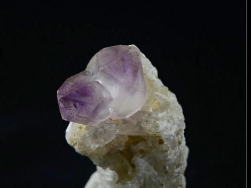 Quartz (variety amethyst)
Pakistan
30x18x18mm (Author: Walker)