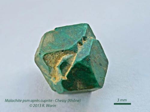 Malachite psm after cuprite
Chessy, Rhône, France
16 mm
2 crystals with parallel axes (Author: Roger Warin)