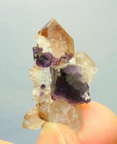 Quartz and Fluorite
Northern Cape, South Africa
38 x 24 x 19 mm (Author: Pierre Joubert)