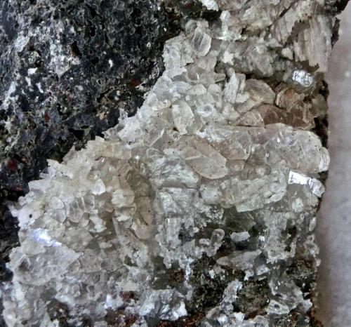 Heulandita<br />Barranquillo de Don Zoilo, Barranquillo de Santa Catalina, Las Palmas de Gran Canaria, Gran Canaria, Provincia de Las Palmas, Canarias, España<br />Ancho de imagen 4 cm.<br /> (Autor: María Jesús M.)