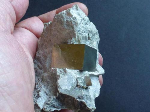 Pirita<br />Valdeperillo, Cornago, Comarca Arnedo, La Rioja, Spain<br />7 cm x 6 cm. Cristal de 2,5 cm x 2 cm<br /> (Autor: javier ruiz martin)