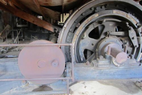 A steam powered winch. The steam cylinder  was attached to the flywheel to the left. (Author: vic rzonca)