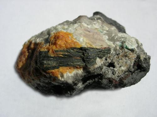 Chloroxiphite
Torr Works Quarry, Cranmore, Somerset, England, UK
25mm blade of green chloroxiphite in orange mereheadite with pale pink mendipite (Author: ian jones)