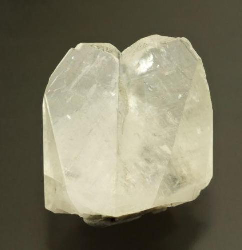 Calcite twin.
Torr Works Quarry (Merehead Quarry), Cranmore, Somerset, England, UK.
16 mm. (Author: Ru Smith)