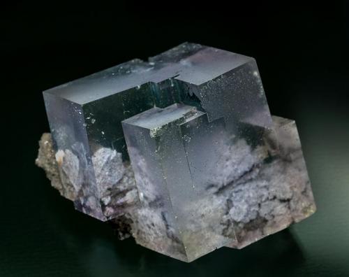 Fluorite
Penfield Quarry, Penfield, Monroe Co., New York, USA
3.2 x 3.0 cm (Author: am mizunaka)