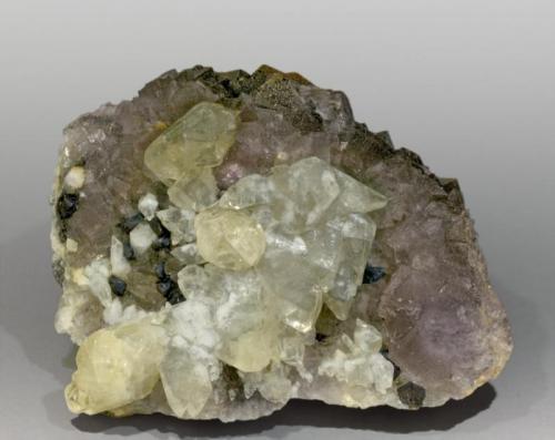 Fluorite with Calcite, Chalcopyrite and Sphalerite
Ladywash Mine, Eyam, Derbyshire, England, UK
Specimen size: 13.7 × 11.4 × 7 cm.
Former Jan Buma collection. Number 790881
Calcite minor fluorescence long & short UV (Author: Jordi Fabre)