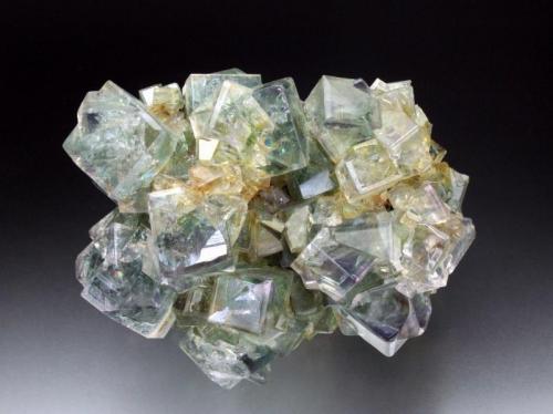 Fluorite
White’s Level, Middlehopeburn, Weardale, County Durham, England, UK
7 cm across (Author: Jesse Fisher)