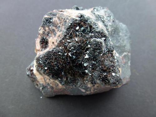 Hematites con pequeños cristales de Cuarzo<br />Mansilla de la Sierra, Comarca Anguiano, La Rioja, Spain<br />6 x 6 cm.<br /> (Autor: javier ruiz martin)