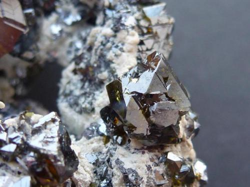 Esfalerita
Cavnic Mine, Cavnic, Maramures, Rumania
Cristal de 0,3 cm. (Autor: javier ruiz martin)