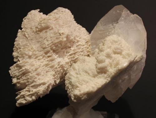 Beryllonite, Quartz
Nuristan, Afghanistan
12 x 10.5 cm (Author: Don Lum)