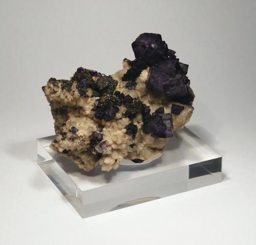 Fluorite
Carn Brea Mine, Illogan, Cornwall, England, UK.
Size 6.5 x 4 cm
 (Author: Leon Hupperichs)