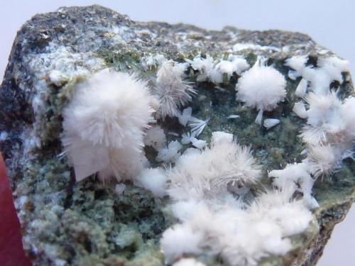 Natrolita<br />Volcán de la Fuente del Arzollar, Valverde, Ciudad Real, Comarca Campo de Calatrava, Castilla-La Mancha, Spain<br />1,5 x 1 cm.<br /> (Autor: javier ruiz martin)