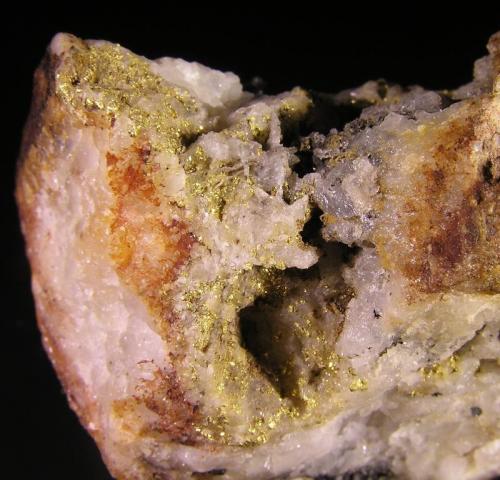 Oro nativo.
Mina María Josefa, El Madroñal, Rodalquilar, Níjar, Almería, Andalucía, España.
5x4x3 cm.
Detalle pieza anterior. Col. y foto Nacho Gaspar. (Autor: Nacho)