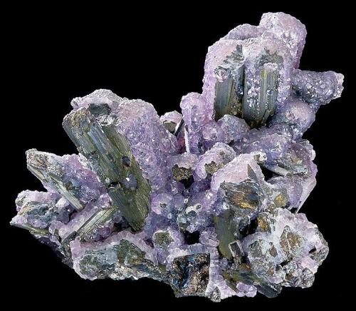 Stibnite with Fluorite
Qinglong Mine, Dachang Sb Ore Field, Qinglong Co., Qianxi’nan Autonomous Prefecture, Guizhou Province, China

86 x 73 x 68 mm

Most specimens from this locality are coated with pale Fluorite, but these Stibnite crystals are covered with strong lavender-purple Fluorite. (Author: GneissWare)