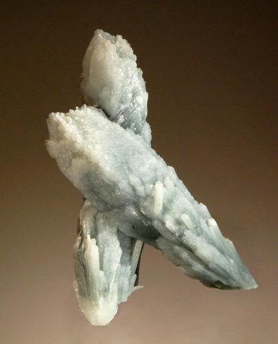 Quartz
Shangbao Mine, Leiyang Co., Hunan Prov., China
5.3 x 7.0 cm
Two intersecting blue-gray crystals with secondary crystal growth along the length of the prism, creating an "artichoke" habit. Collected in 2007. (Author: crosstimber)