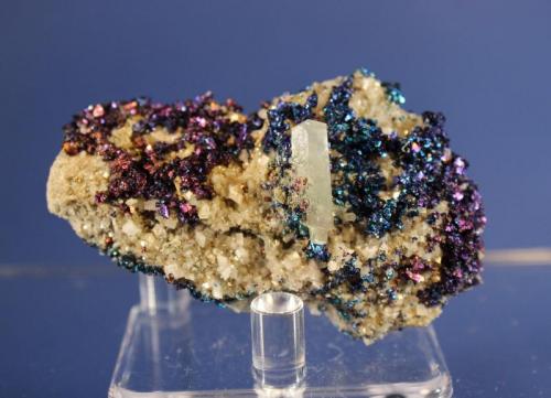 Chalcopyrite, Dolomite, Calcite
Sweetwater Mine, Viburnum Trend District, Reynolds County, Missouri, USA
7.0 x 4.1 x 2.5 cm (Author: Don Lum)