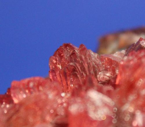 Rhodochrosite, Manganite
Hotazel Mine, Kalahari Manganese Fields, South Africa
10.5 x 6 cm (Author: Don Lum)