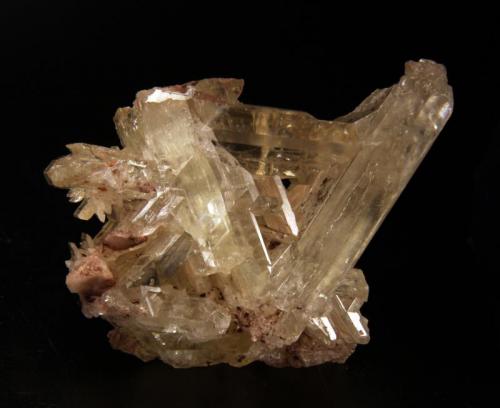 Cerusita
Tsumeb, Otjikoto Region, Namibia
8x6cm
El mismo ejemplar visto desde otro ángulo, con la clásica interpenetración de cristales formando reticulados ó "snowflake". (Autor: Raul Vancouver)