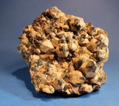Quartz (var Smoky), Novaculite
Runyon Mine, Hot Spring County, Arkansas, USA
14.2 x 11.4 x 11 cm
Coontail Quartz (Author: Don Lum)