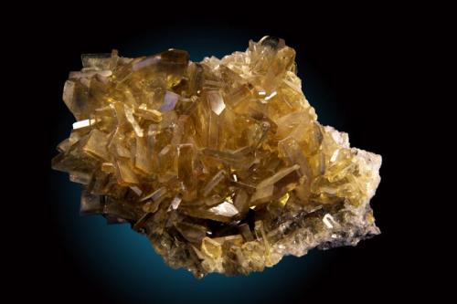Barita
Xichang Mine, Xichang Co., Liangshan Autonomous Prefecture, Sichuan Province, China
12x8cm, cristales hasta 3cm. (Autor: Raul Vancouver)