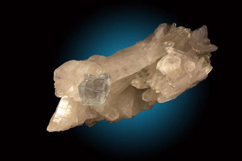 Cuarzo, Fluorita
Yaogangxian Mine, Yizhang Co., Chenzhou Prefecture, Hunan Province, China
17x8cm, cristales de 1.5cm de arista (Autor: Raul Vancouver)
