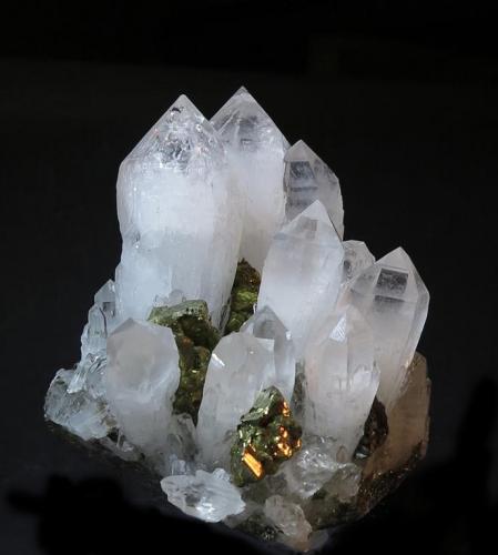 Quartz, Chalcopyrite
Boldut mine. Cavnic. Romania
7x7x6 cm (Author: JoséMiguel)