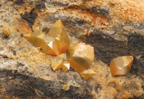 Wulfenita ( detalle ) - 
Mina El Cortijo del Humo - Barranco del Humo - Albuñuelas - Granada - Andalucía - España - 
11,7 x 6,3 x 4,1 cm (Autor: Martí Rafel)