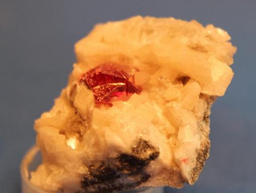 Cinnabar, Dolomite
Tongren Mine, Washan District, Tongren Prefecture, Guizhou Province. China
5 x 3.7 cm (Author: Don Lum)