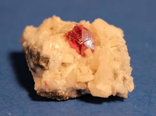 Cinnabar, Dolomite
Tongren Mine, Washan District, Tongren Prefecture, Guizhou Province. China
5 x 3.7 cm (Author: Don Lum)