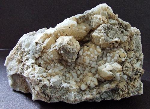 Witherite with surface alteration to Baryte
Unnamed dump, Arkengarthdale, North Yorkshire, England, UK.
65 x 40 mm (Author: nurbo)