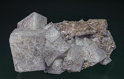 Fluorite included with aragonite, Quartz
2nd Sovetskii Mine, Dal’negorsk, Kavalerovo Mining District, Primorskiy Kray, Russia
7.2 x 5.2 cm (Author: am mizunaka)
