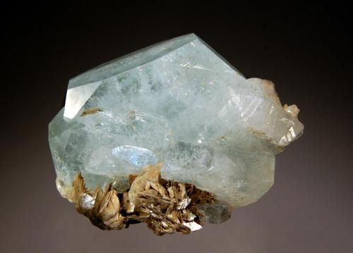 Beryl var. aquamarine
Mt. Xuebaoding, Pingwu Co., Mianyang Pref., Sichuan Prov., China
3.6 x 4.9 cm
Glassy pale blue aquamarine crystals associated with silvery bladed muscovite crystals. (Author: crosstimber)