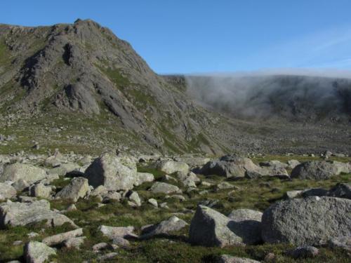 The East side of Ben a’ Bhuird is fringed with precipitous cliffs and corries, formed during the last ice-age, resulting in lots of exposed granite rock. There are not many pegmatites to see around here though, and what you find in exposures tend to be thin and stringy. (Author: Mike Wood)