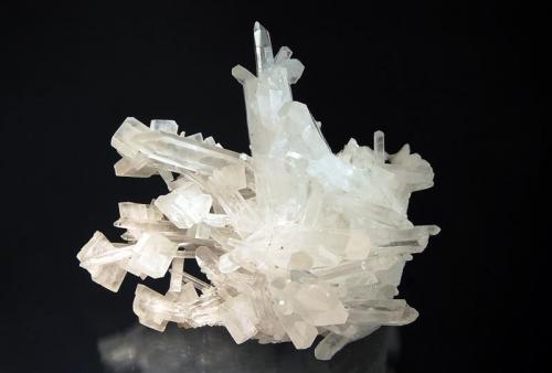 Barite on quartz
Jinkhouhe District, Leshan Pref., Sichuan Prov., China
10.0 x 12.0 cm
Colorless transparent quartz crystals studded with milky white tabular barite crystals to 1 cm. (Author: crosstimber)