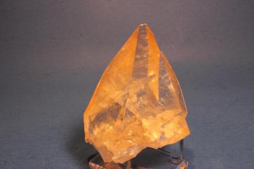 Calcite
Elmwood Mine, Smith County, Tennessee, USA
8.4 x 6.3 cm (Author: Don Lum)