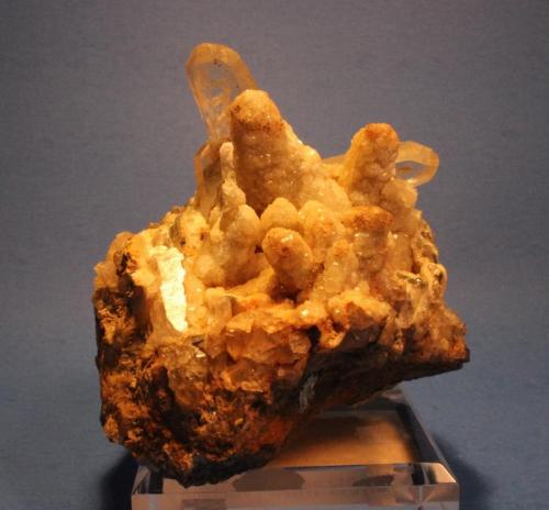 Quartz (Japan Law Twin), Wavellite
Siglo XX Mine, Llallagua, Bustillo Province, Potosi Department, Bolivia
11 x 10 .5 cm
back of the specimen (Author: Don Lum)