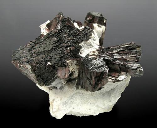 Hübnerita
Mina Adams, Cement Creek, Silverton, San Juan County, Colorado, USA
Tamaño de la pieza: 5.1 × 3.4 × 4.5 cm
El cristal más grande mide: 3 × 1.6 cm
Ex Colección Folch duplicados (Autor: Foro FMF)