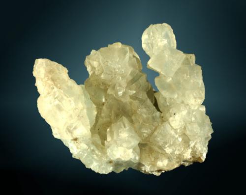 Prehnita
Ankogel, Carintia (Karntern), Austria.
4,5x4,1x2,5cm.
Agregados paralelos de cristales de color blanco amarillento.
Ejemplar de 1974. (Autor: Carles Curto)
