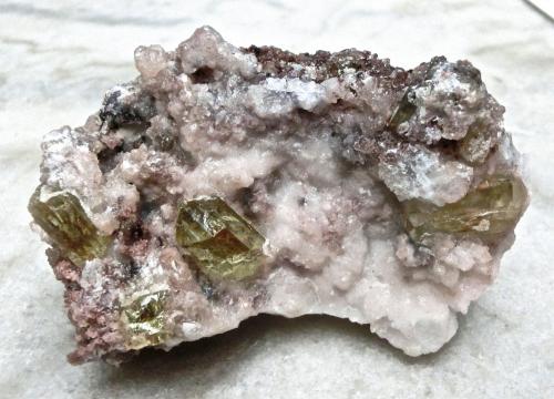 Fluorapatito y cuarzo (variedad calcedonia)
Cerro del Mercado, Durango, México.
Pieza de 8 x 5 x 4 cm (Autor: María Jesús M.)