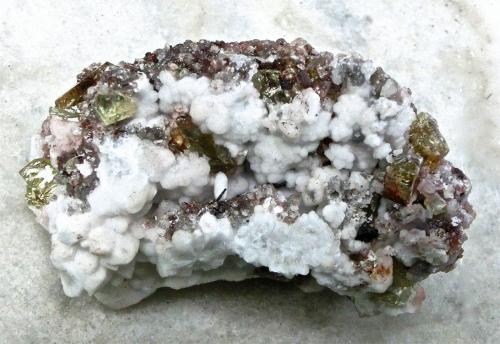 Fluorapatito y cuarzo (variedad calcedonia)
Cerro del Mercado, Durango, México.
Pieza de 8 x 5 x 4 cm (Autor: María Jesús M.)