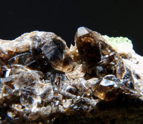 Smoky Quartz
Erongo mountains; Namibia
F.O.V. 27 mm
This is the back side of the Hyalite specimen above. (Author: Pierre Joubert)