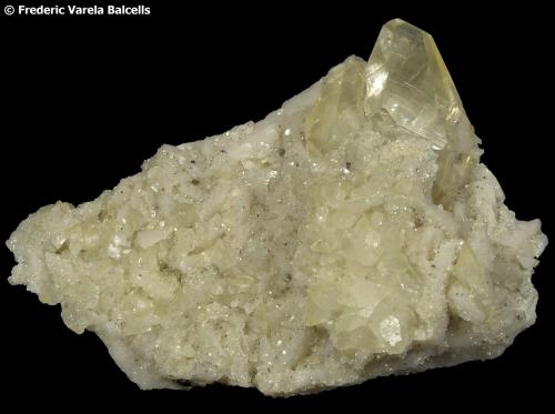 Calcita, dolomita<br />Zona minera de La Florida, Herrería-Valdáliga-Rionansa, Comarca Costa Occidental/Saja-Nansa, Cantabria, España<br />7,2 × 4,9 × 3,1 cm.<br /> (Autor: Frederic Varela)