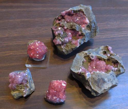Rhodochrosite
Main Silicate Orebody, Potosi Mine, Santa Eulalia, Chihuahua, Mexico
thumbnails to small cabinet
Piece in top center has at least 9 micro natanites nestled among the rhodos (Author: Peter Megaw)