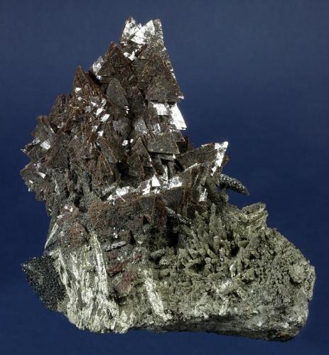 Helvite on Quartz
Huanggangliang Fe mine, Kèshíkèténg Qí, Chifeng Prefecture, Inner Mongolia A.R., China
99 x 90 x 65 mm (Author: GneissWare)