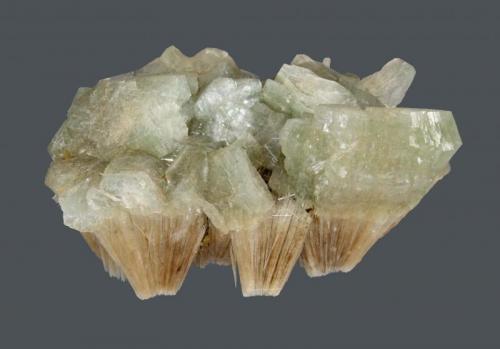 Heulandite & pectolite
Prospect Park Quarry, Prospect Park, Passaic County, New Jersey, USA
7.1 x 4.9 cm
Green heulandite crystals to 3.1 cm on pectolite; the specimen is pictured on page 1702 of the November 1978 issue of the Lapidary Journal. (Author: Frank Imbriacco)