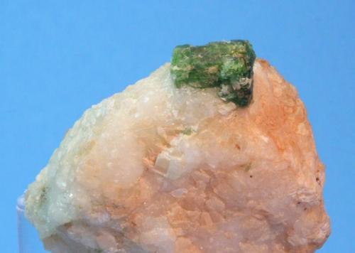 Pargasite
near Aliabad, Hunza Valley, Hunza, Pakistan
4.5 x 3.7 cm (Author: Don Lum)