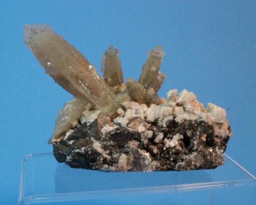 Quartz
Huanggang Mine, Keshiketeng County, Chifeng Prefecture, Inner Mongolia, Autonomous Region, China
9 x 6 cm (Author: Don Lum)