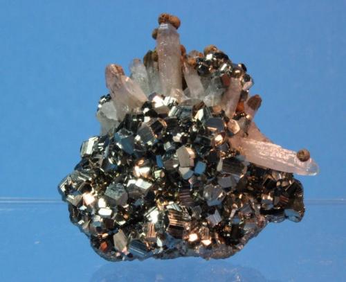 Pyrite, Siderite, Quartz
Park City District, Wasatch Mountains, Summit County, Utah, USA
3.8 x 3.5 cm
Spherical siderite on quartz and pyrite
ex A. E. Seaman Museum (Author: Don Lum)